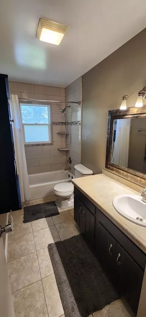 1240 Constellation Dr, Aurora, IL 60505 photo 9