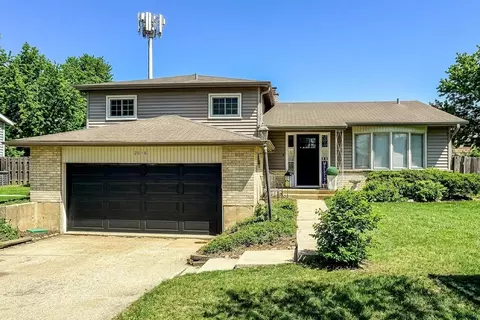 2018 E Ivy Ln, Mount Prospect, IL 60056