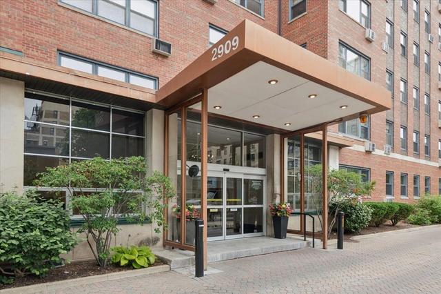 2909 N Sheridan Rd #1310, Chicago, IL 60657