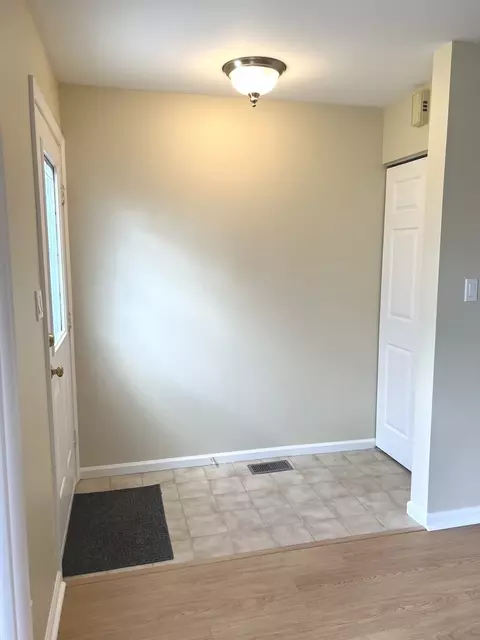1299 Longacre Ln, Wheeling, IL 60090 photo 2