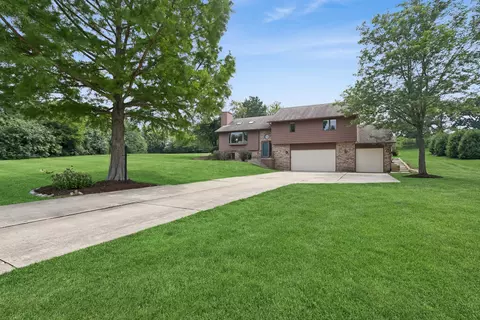 805 Amber Ln, Lake Villa, IL 60046