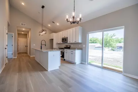 Entry Way - 12 Redbud Row, Ottawa, IL 61350 photo 5 of 8