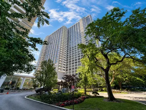 4250 N Marine Dr #716, Chicago, IL 60613