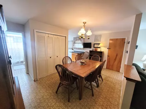 14545 Avers Ave, Midlothian, IL 60445 photo 5