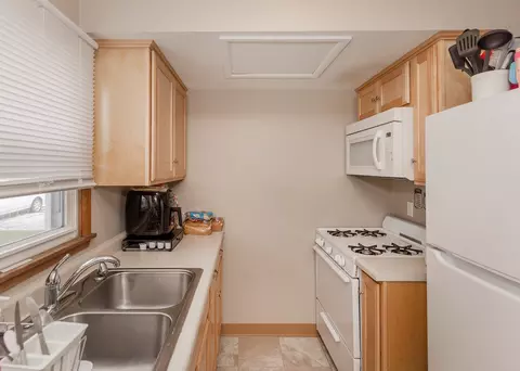 100 W Spring St, Eldridge, IA 52748 photo 9