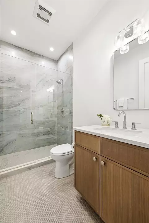 Bath - 880 Bittersweet Dr, Northbrook, IL 60062 photo 1 of 7