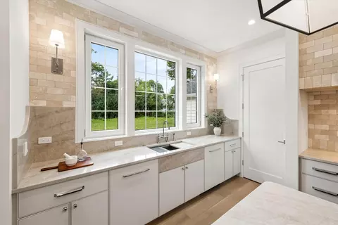 Kitchen - 880 Bittersweet Dr, Northbrook, IL 60062 photo 8 of 9