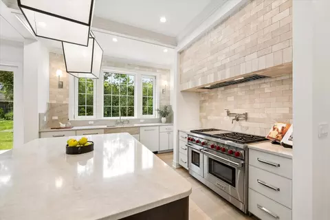 Kitchen - 880 Bittersweet Dr, Northbrook, IL 60062 photo 3 of 9