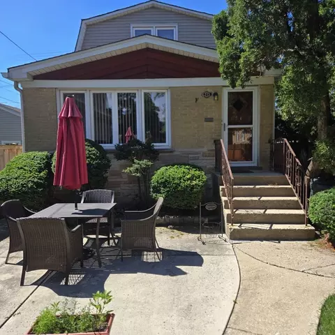 6213 W Newport Ave, Chicago, IL 60634