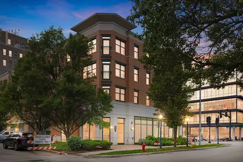 125 N Euclid Ave #303, Oak Park, IL 60301
