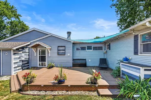 Exterior - 718 E Chestnut St, Monticello, IL 61856 photo 5 of 7