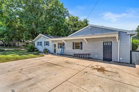 Exterior - 718 E Chestnut St, Monticello, IL 61856 photo 4 of 7