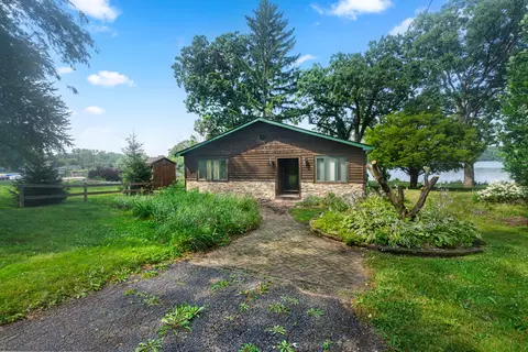 4122 W Lake Shore Dr, Wonder Lake, IL 60097