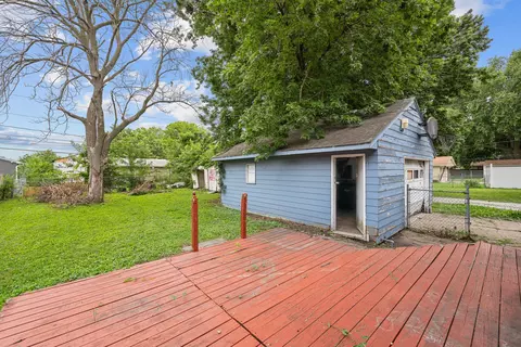 Exterior - 233 4th St E, Milan, IL 61264 photo 5 of 7