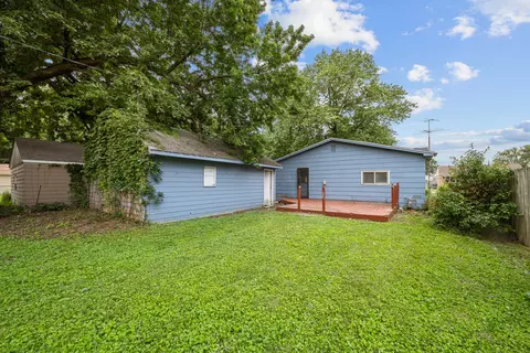 Exterior - 233 4th St E, Milan, IL 61264 photo 6 of 7