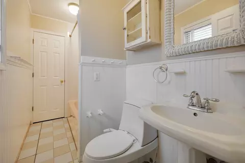 Bath - 1314 Glenview Rd, Glenview, IL 60025 photo 2 of 3