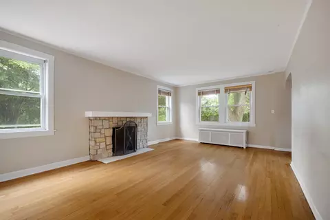 Living - 1314 Glenview Rd, Glenview, IL 60025 photo 1 of 4