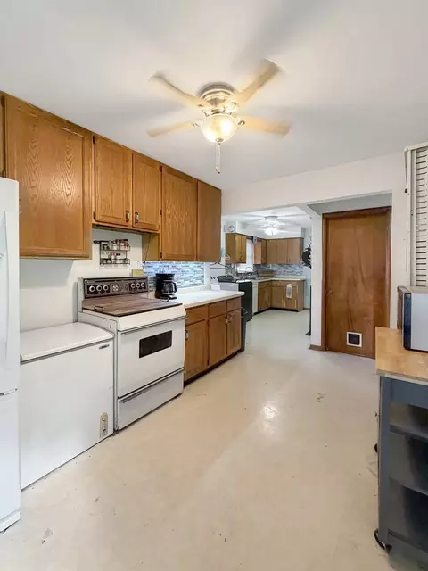 Kitchen - 807 E Illinois St, Freeport, IL 61032 photo 4 of 5