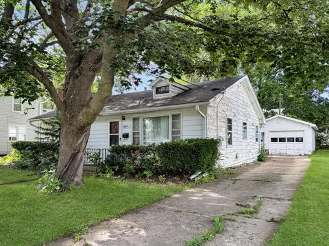 Other - 807 E Illinois St, Freeport, IL 61032 photo 2 of 4