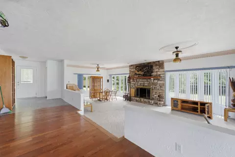 Living - 1501 State Ave, Hampton, IL 61256 photo 2 of 6