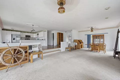 Living - 1501 State Ave, Hampton, IL 61256 photo 4 of 6