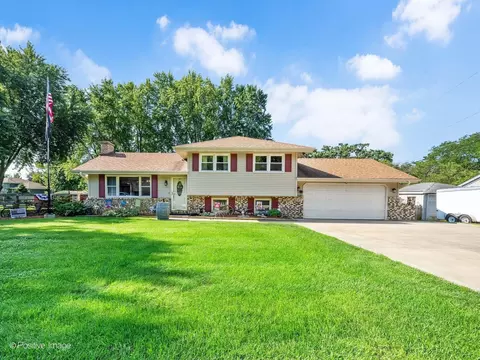 29 W255 Lester St, West Chicago, IL 60185