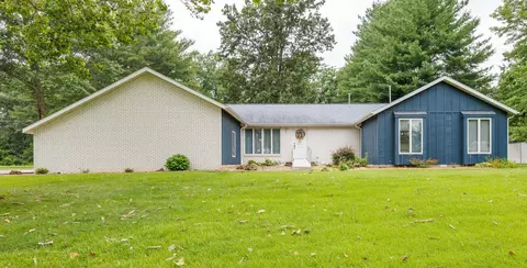 2405 S Washington St, Salem, IL 62881