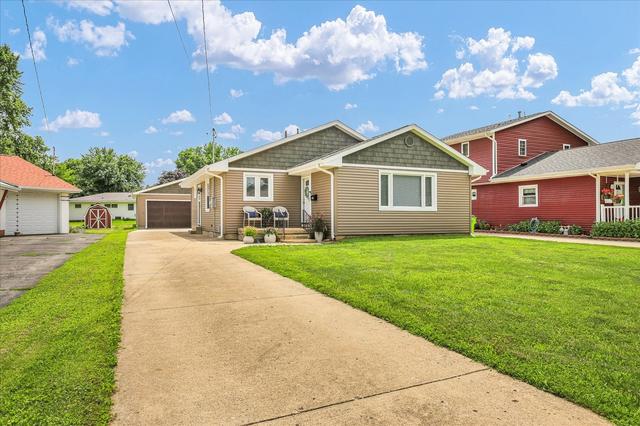 615 E Newkirk St, Tuscola, IL 61953