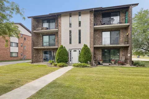 9949 Shady Ln #2B, Orland Park, IL 60462
