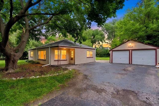 1013 Highmoor Rd, Lombard, IL 60148