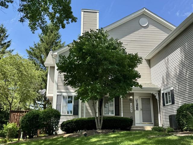 1332 Sandhurst Ln #A, South Elgin, IL 60177