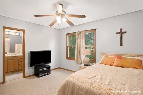 Bedroom - 2494 Forest View Rd, Lindenhurst, IL 60046 photo 4 of 4
