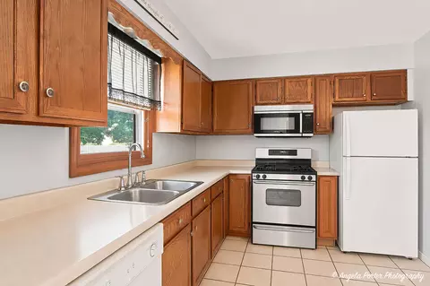 Kitchen - 2494 Forest View Rd, Lindenhurst, IL 60046 photo 1 of 3