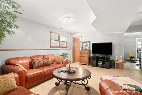 Living - 2494 Forest View Rd, Lindenhurst, IL 60046 photo 5 of 5