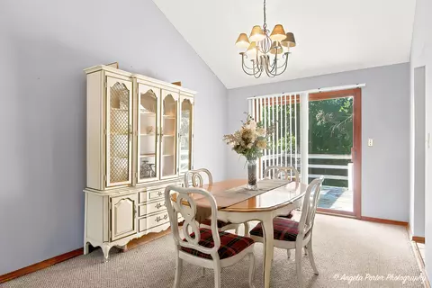 Dining - 2494 Forest View Rd, Lindenhurst, IL 60046 photo 2 of 3