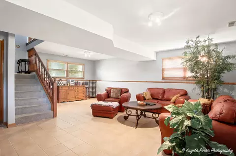 Living - 2494 Forest View Rd, Lindenhurst, IL 60046 photo 4 of 5