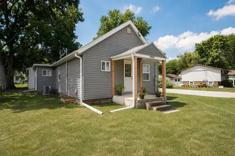 1820 W 9th St, Dixon, IL 61021 photo 2