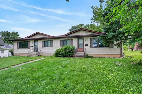 417-419 Jackson St, Genoa, IL 60135