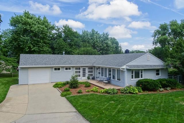 4 Woodruff Dr, Bloomington, IL 61701
