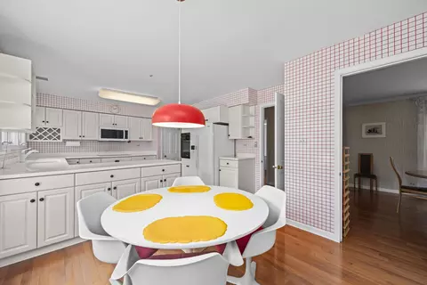 Kitchen - 1 Oak Creek Rd, Rolling Meadows, IL 60008 photo 2 of 5