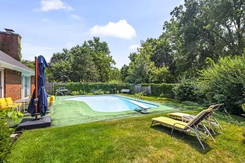 Exterior - 1 Oak Creek Rd, Rolling Meadows, IL 60008 photo 6 of 7