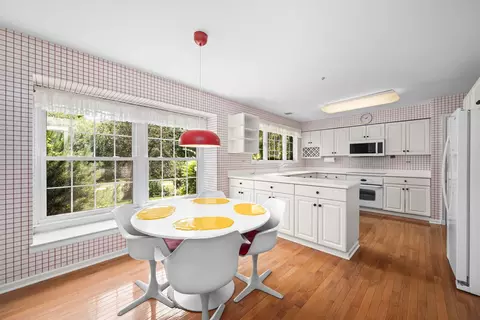 Kitchen - 1 Oak Creek Rd, Rolling Meadows, IL 60008 photo 1 of 5