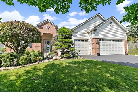 12552 Pheasant Ridge Dr, Huntley, IL 60142