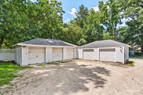 Exterior - 384 E Chicago St, Elgin, IL 60120 photo 5 of 5