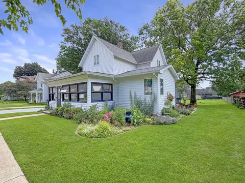 Exterior - 204 W Pearl St, Lanark, IL 61046 photo 2 of 11