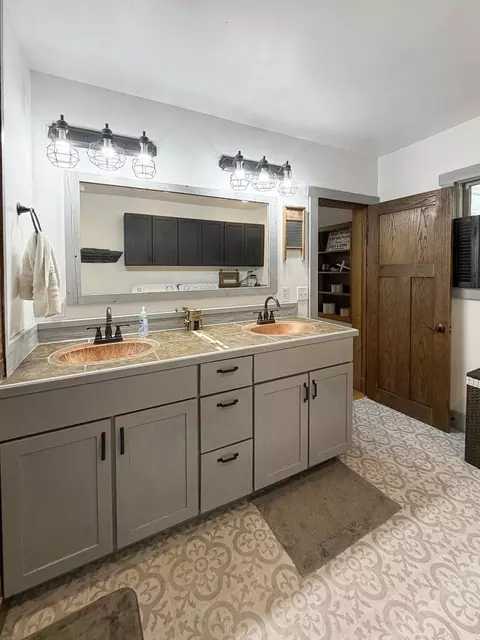Bath - 204 W Pearl St, Lanark, IL 61046 photo 1 of 4