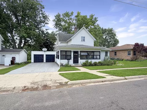 Exterior - 204 W Pearl St, Lanark, IL 61046 photo 7 of 11