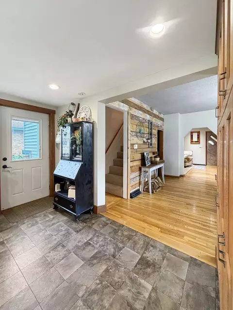Entry Way - 204 W Pearl St, Lanark, IL 61046 photo 2 of 3