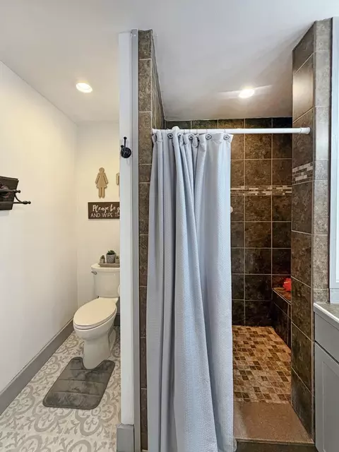 Bath - 204 W Pearl St, Lanark, IL 61046 photo 2 of 4