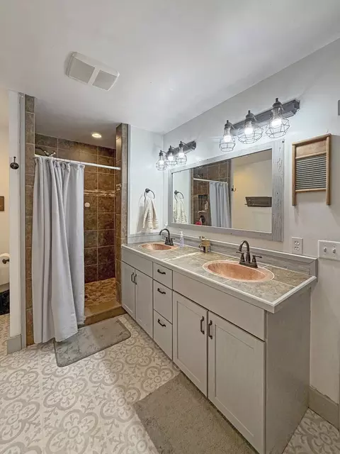 Bath - 204 W Pearl St, Lanark, IL 61046 photo 3 of 4